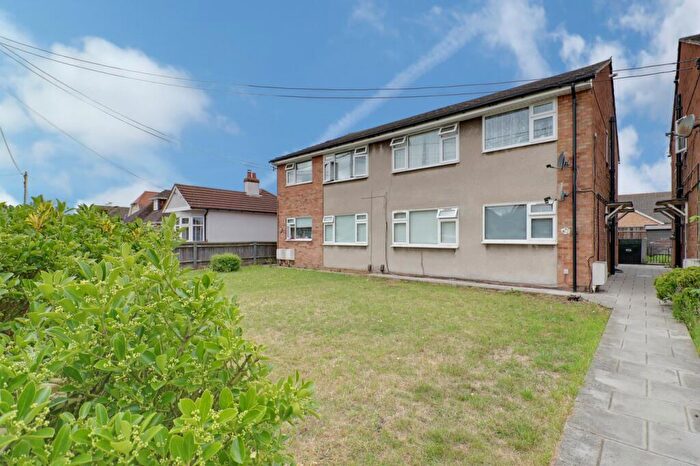 2 Bedroom Ground Maisonette For Sale In Briscoe Road, Rainham, RM13
