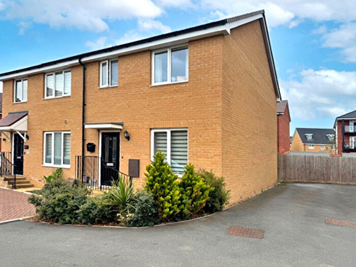 3 Bedroom Semi-Detached House For Sale In Hollyhock Way, Biggleswade, SG18