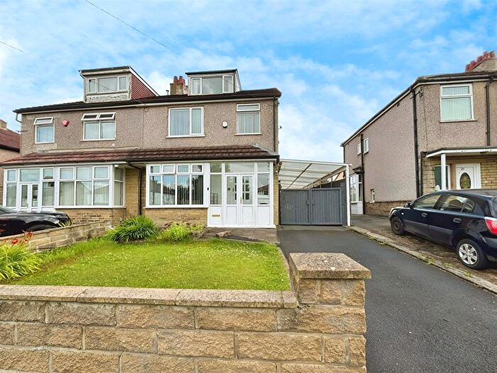 5 Bedroom Semi-Detached House For Sale In Duchy Avenue, Bradford, BD9