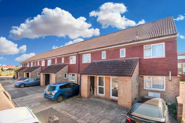 4 Bedroom Terraced House To Rent In Woolacombe Way, Hayes, Et., UB3