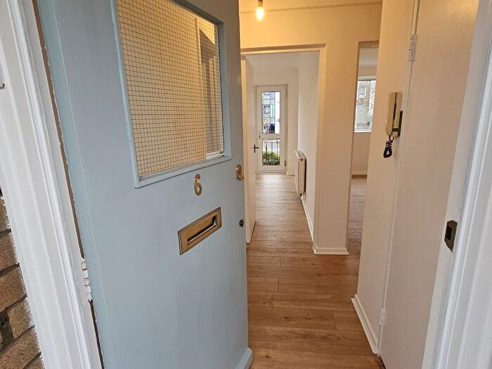 1 Bedroom Flat For Sale In Lower Mortlake Road, Richmond, TW9