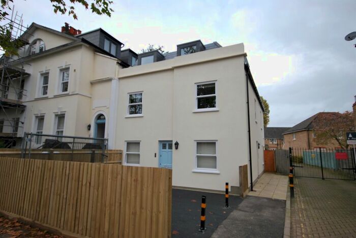 2 Bedroom Flat To Rent In Lordship Lane, London, SE22