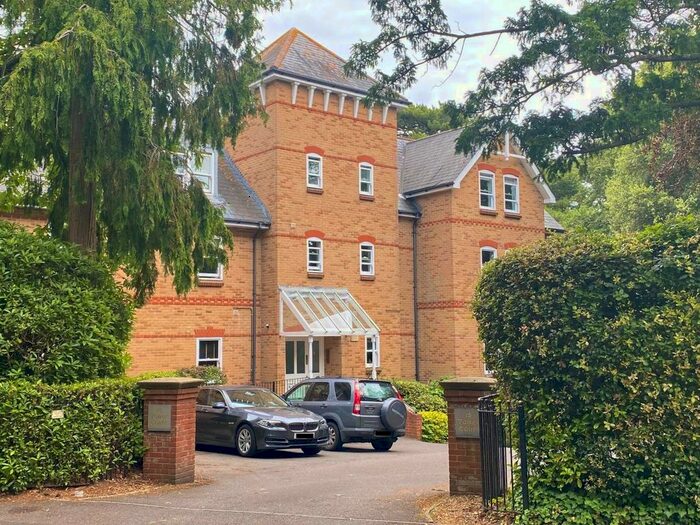 2 Bedroom Flat To Rent In Dean Park Road, Bournemouth, BH1