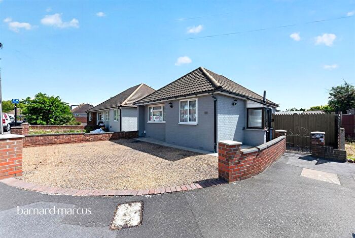 2 Bedroom Detached Bungalow For Sale In Bedfont Close, Feltham, TW14
