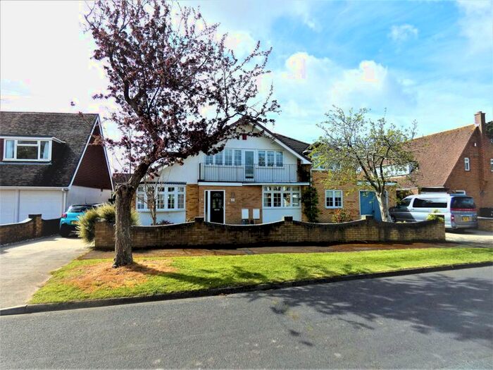 5 Bedroom Detached House For Sale In Eastcliff Close, Lee-On-The-Solent, PO13