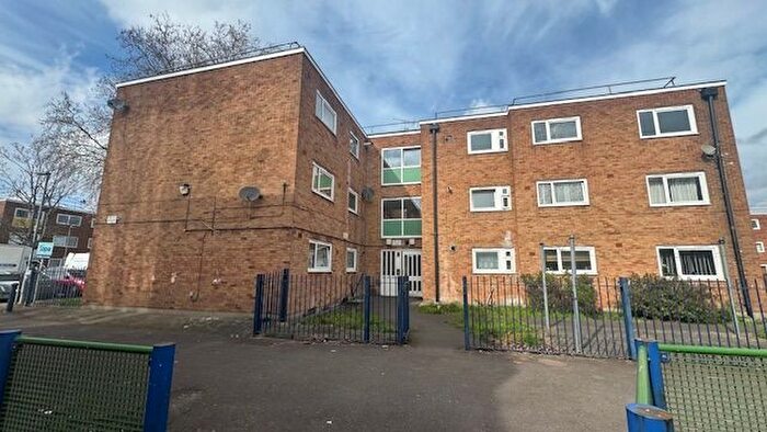 4 Bedroom Flat To Rent In Cowbridge Lane, Barking, IG11
