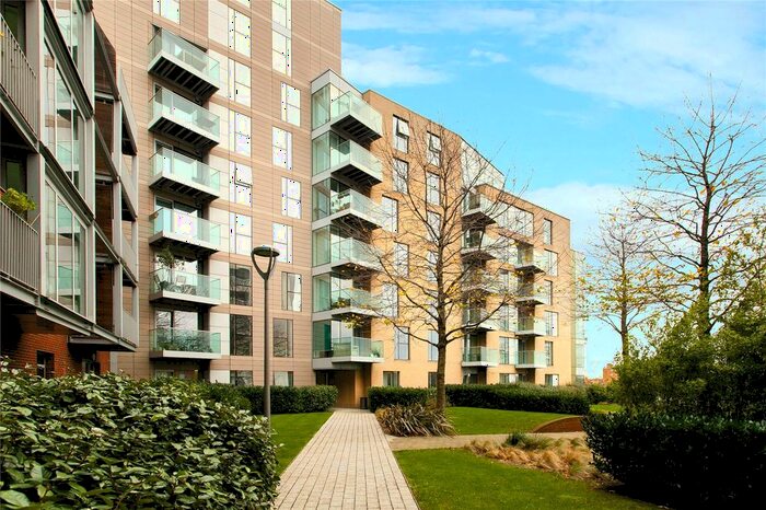 1 Bedroom Flat To Rent In Waterside Apartments, Goodchild Road, N4