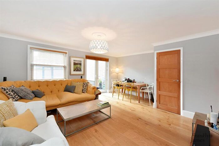 3 Bedroom Terraced House To Rent In Lockesfield Place, Canary Wharf, E14