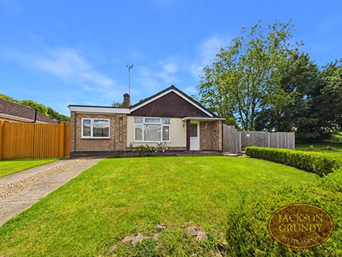 3 Bedroom Detached Bungalow For Sale In Swann Dale Close, Daventry, NN11