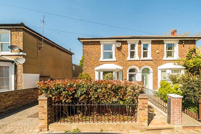 3 Bedroom Property For Sale In Avenue Road, Acton, W3