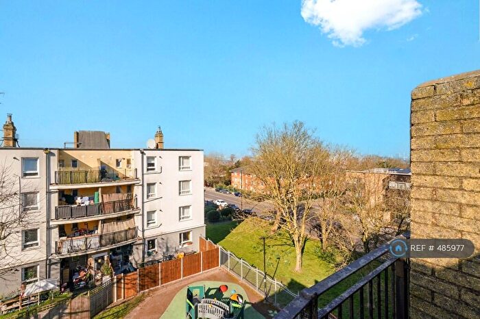3 Bedroom Flat To Rent In Fairlawn, London, SE7
