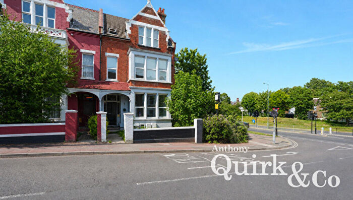 2 Bedroom Flat To Rent In York Road, Southend-on-sea, SS1