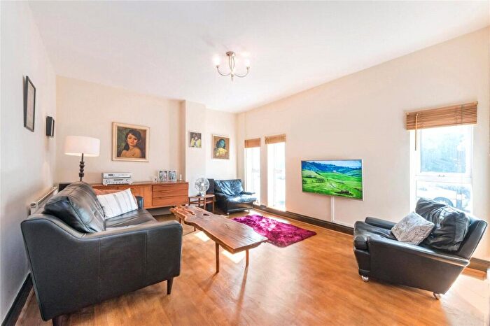 3 Bedroom Flat To Rent In Drayton Park, Highbury, N5