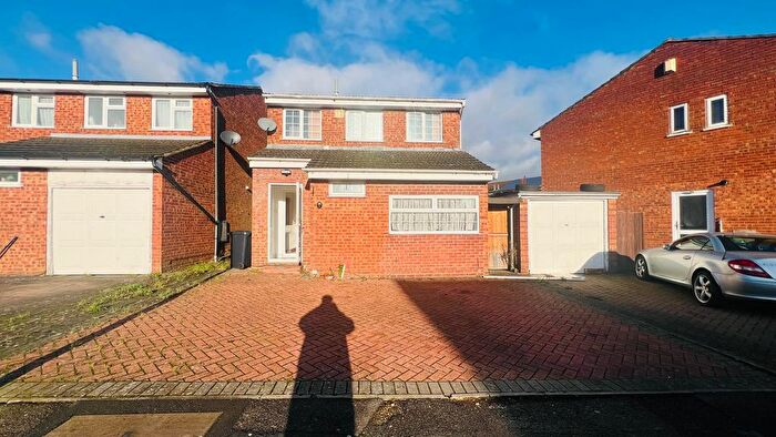 6 Bedroom Detached House To Rent In Dunsmore Road, Luton, LU1