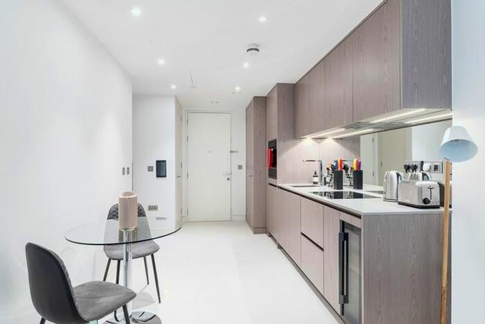1 Bedroom Flat To Rent In Sugar Quay, City Of London, EC3R