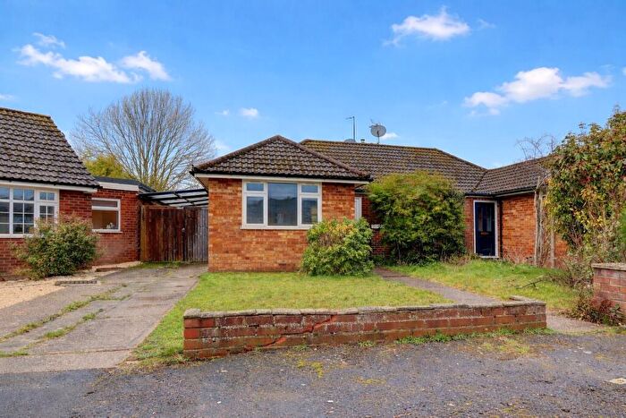 2 Bedroom Bungalow For Sale In Pymcombe Close, Princes Risborough, Buckinghamshire, HP27