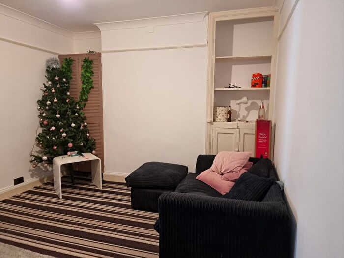 4 Bedroom Semi-Detached House To Rent In Clive Road, Oxford, OX4