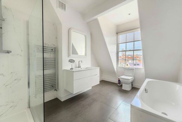 2 Bedroom Flat To Rent In Pont Street, Knightsbridge, London, SW1X