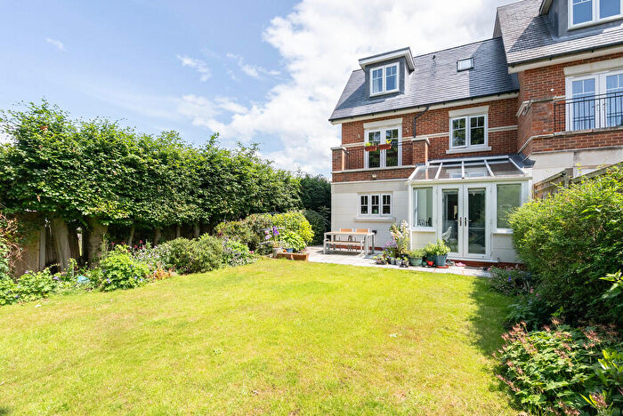 4 Bedroom Town House For Sale In Reigate Road, Pixham, RH4