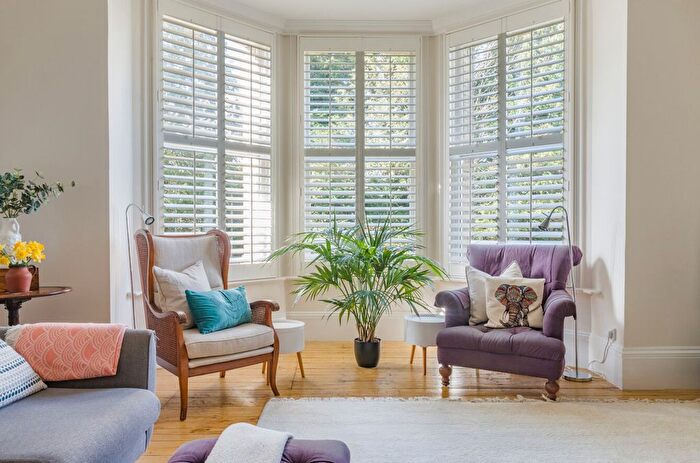 2 Bedroom Flat For Sale In Frant Road, Tunbridge Wells, TN2