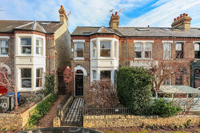 3 Bedroom End Of Terrace House For Sale In Kimberley Road, Cambridge, CB4