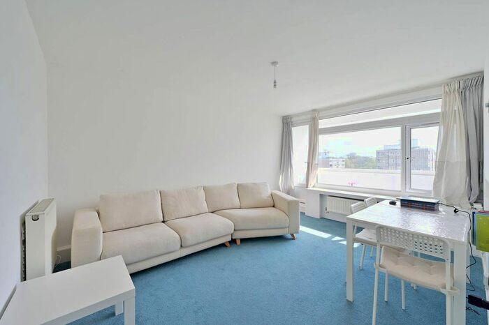 1 Bedroom Flat To Rent In Tunworth Crescent, Roehampton, London, SW15