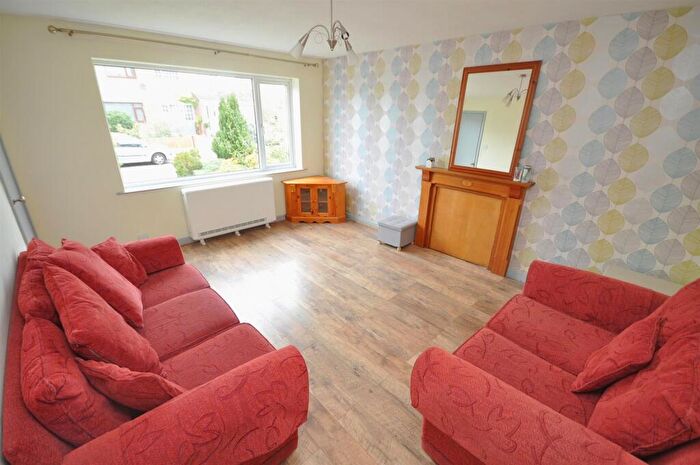 3 Bedroom Semi-Detached House For Sale In Grampian Way, Thorne, DN8