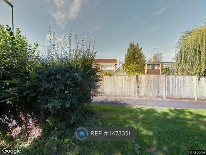 4 Bedroom Semi-Detached House To Rent In Horwood Gardens, Basingstoke, RG21