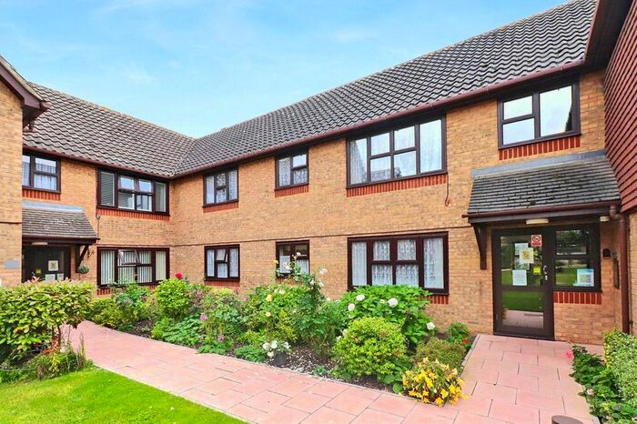 2 Bedroom Flat To Rent In Court Lodge, Belvedere, Kent, DA17