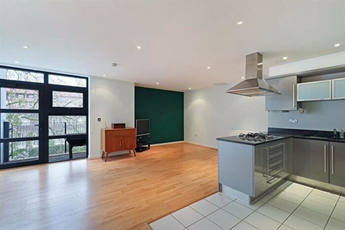 2 Bedroom Flat To Rent In Sheringham House, Whitelands Crescent, SW18
