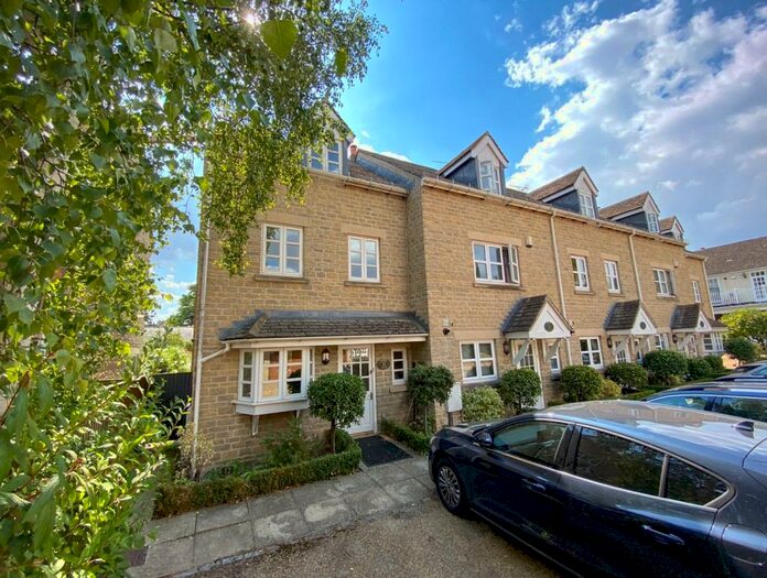 3 Bedroom End Of Terrace House To Rent In Oakfield Place, Witney, Oxfordshire, OX28