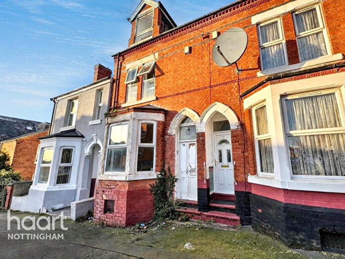 3 Bedroom Terraced House For Sale In Wiverton Road, Nottingham, NG7