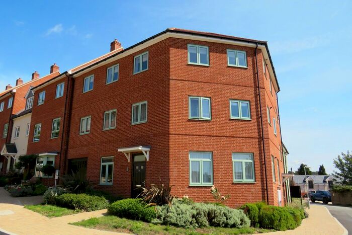 2 Bedroom Flat To Rent In Summerhouse Hill, Buckingham MK18