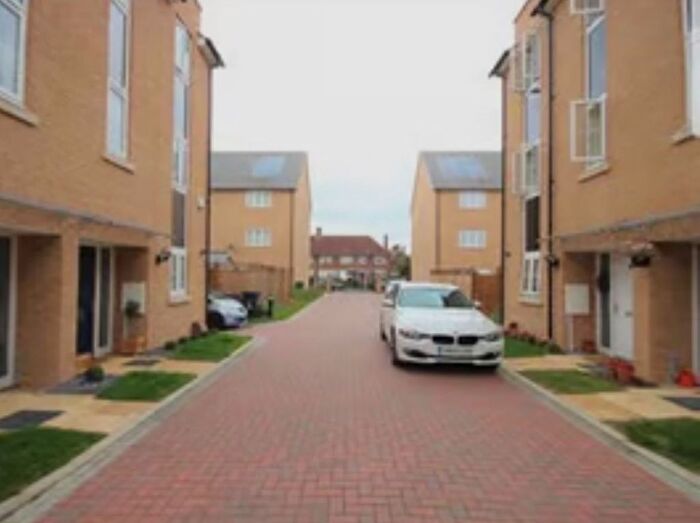 1 Bedroom Detached House To Rent In Dorrington Close, Barking, IG11