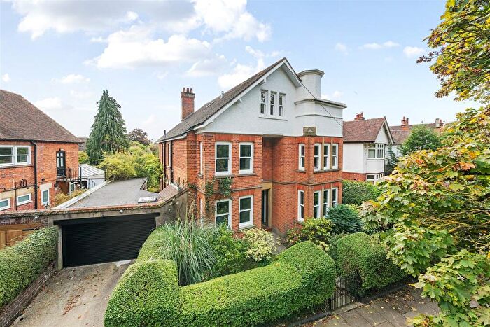 5 Bedroom Detached House For Sale In Park Avenue, Bedford, MK40