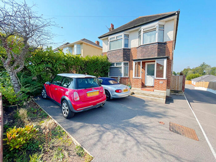 4 Bedroom Detached House For Sale In Ferncroft Road, Bournemouth, BH10