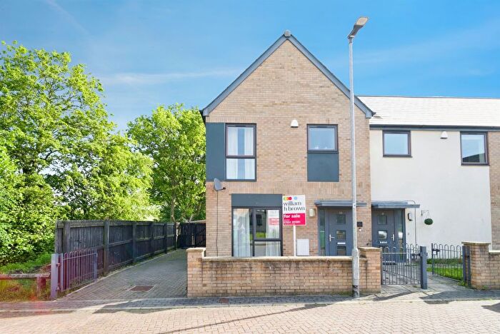 3 Bedroom Semi-detached House For Sale In Madeley Mews, Havercroft, Wakefield, WF4