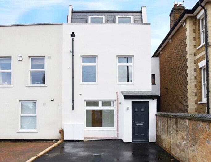 2 Bedroom Apartment For Sale In Crescent Road, Brentwood, CM14