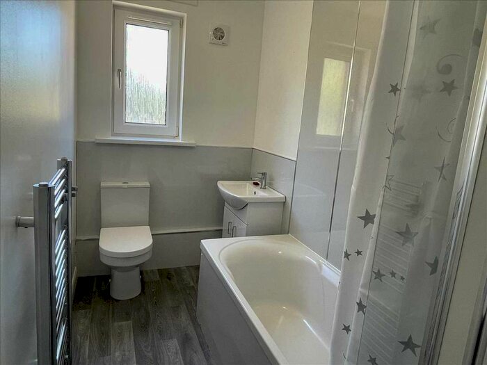2 Bedroom Flat To Rent In Crieff Road, Perth, PH1