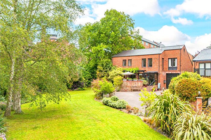 4 Bedroom Detached House For Sale In Great Western Close, Devizes, Wiltshire, SN10