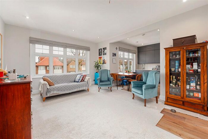 3 Bedroom Flat To Rent In Staverton Road, Brondesbury, NW2