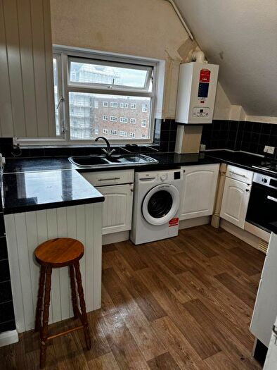 2 Bedroom Flat To Rent In Park Road, Bexhill, TN39