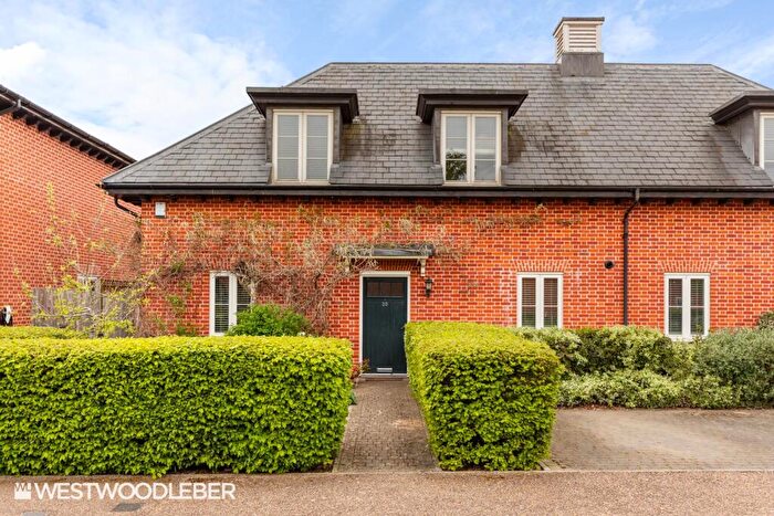 3 Bedroom Semi-Detached House For Sale In Willis Grove, Balls Park, Hertford, SG13