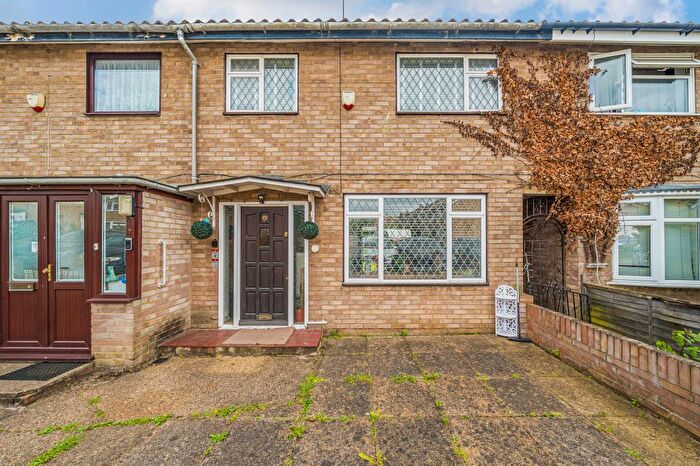 2 Bedroom Terraced House To Rent In Slough, Berkshire, SL2