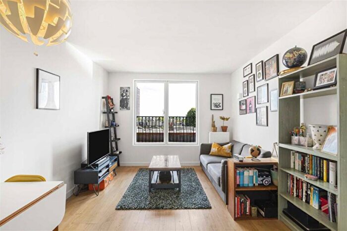 1 Bedroom Flat For Sale In Gainsford Road, Walthamstow, E17