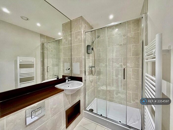 2 Bedroom Flat To Rent In Connersville Way, Croydon, CR0