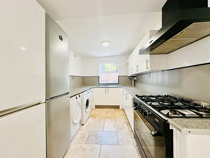 6 Bedroom Terraced House To Rent In Midland Avenue, Lenton, Nottingham, NG7