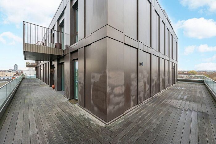 3 Bedroom Flat For Sale In Moulding Lane, Deptford, London, SE14