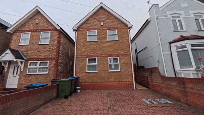 5 Bedroom Detached House To Rent In Worthington Road, Surbiton, KT6