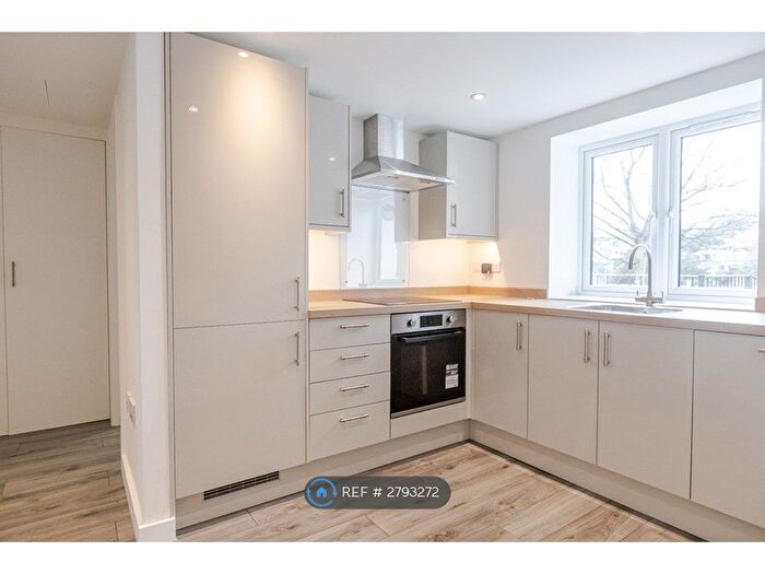 1 Bedroom Flat To Rent In Truro Hill, Penryn, TR10